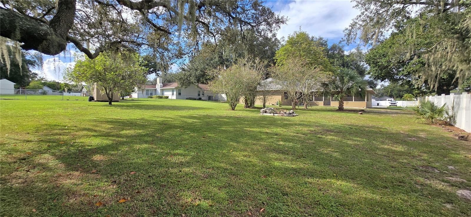 OAKS LAKELAND - Residential