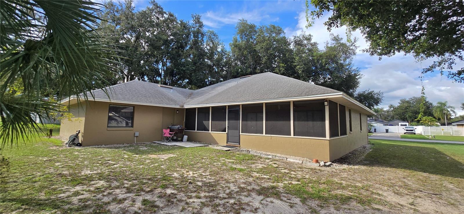 OAKS LAKELAND - Residential