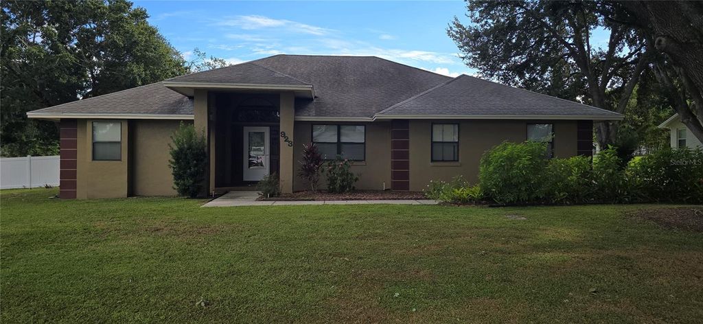 Photo of 923 Hammock Shade Drive, Lakeland, FL 33809 (MLS # R4910020)