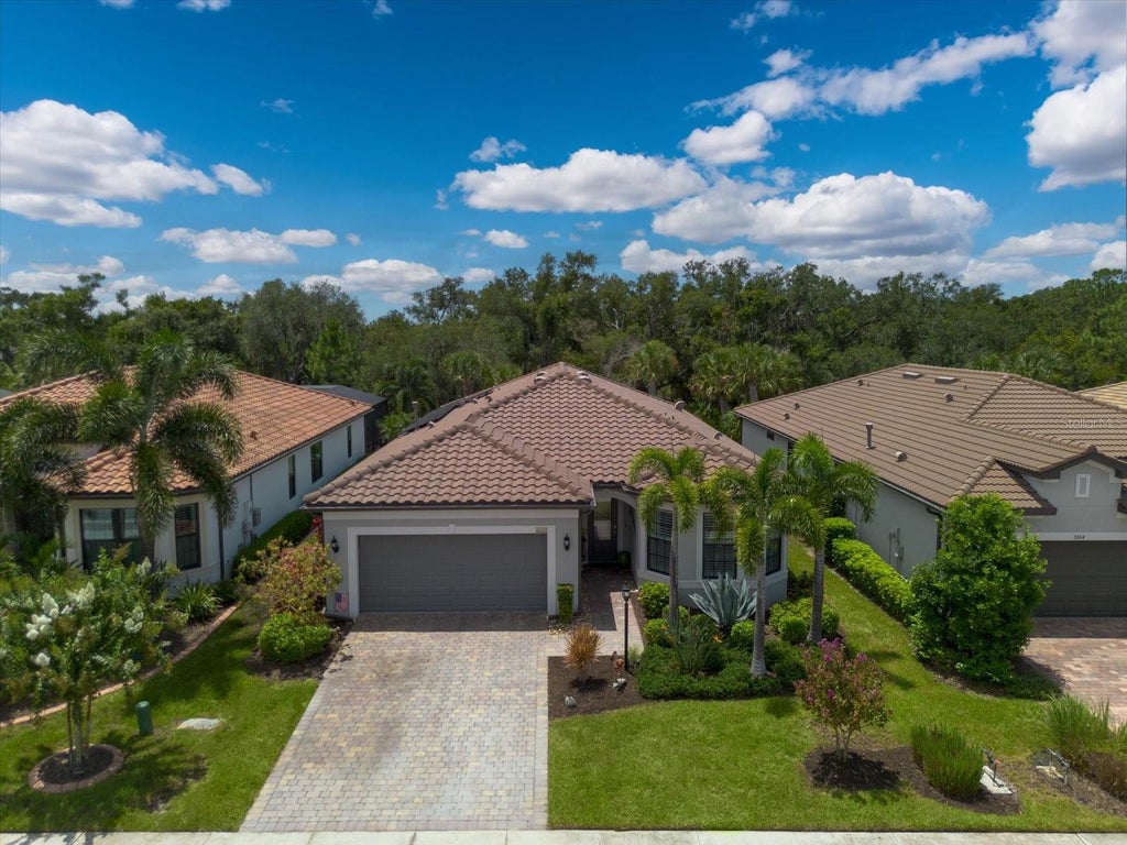 Photo of 7608 Viola Loop, Bradenton, FL 34202 (MLS # A4702702)