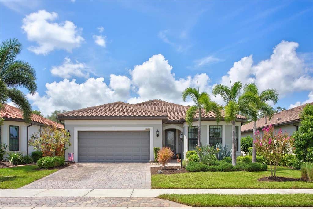 Photo of 7608 Viola Loop, Bradenton, FL 34202 (MLS # A4702702)