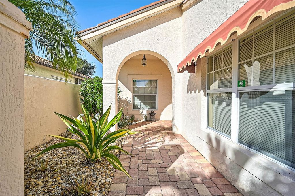 Photo of 4041 Murfield Drive E, Bradenton, FL 34203 (MLS # A4674655)