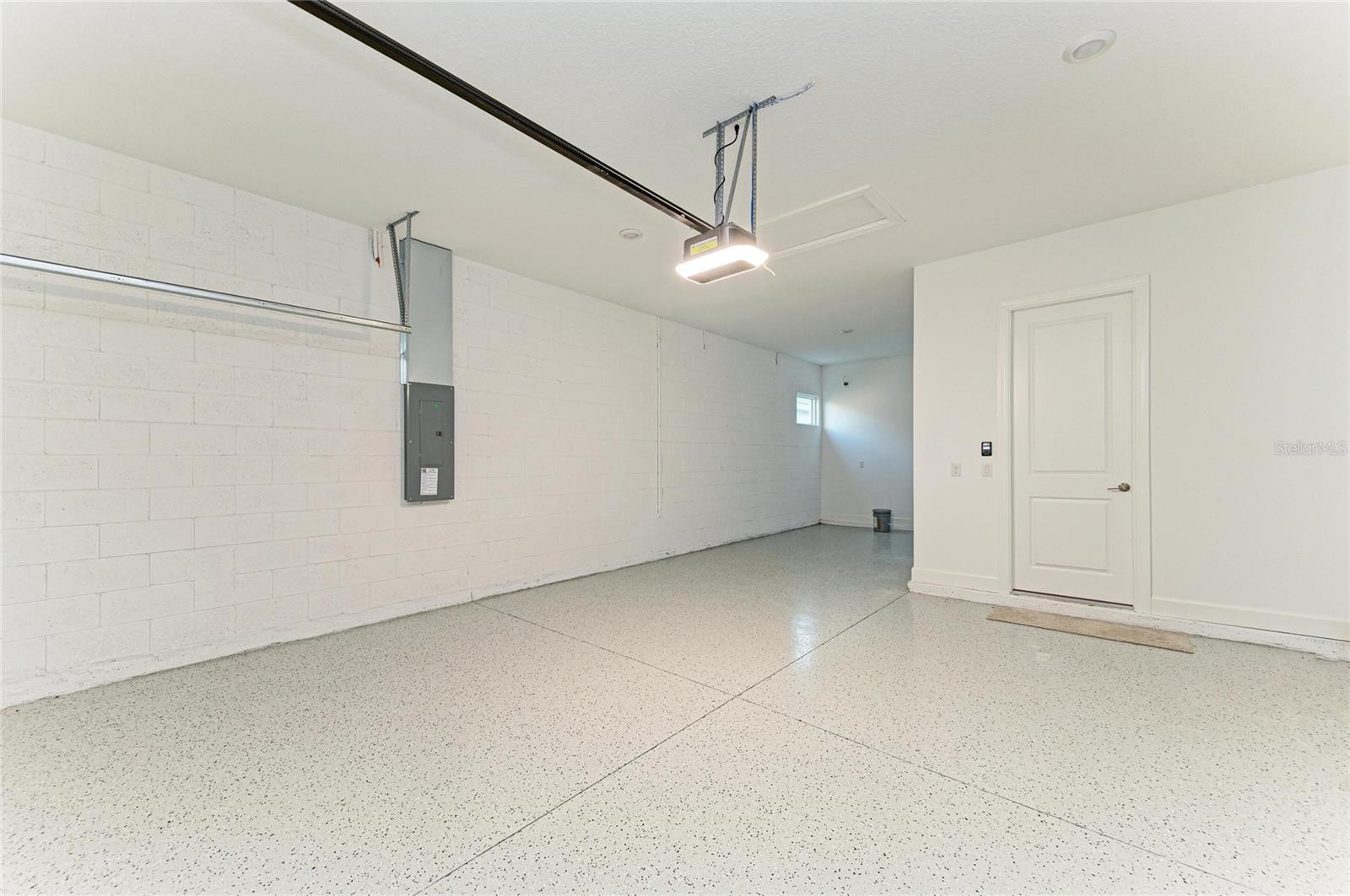 AZARIO ESPLANADE PH VIII - Residential