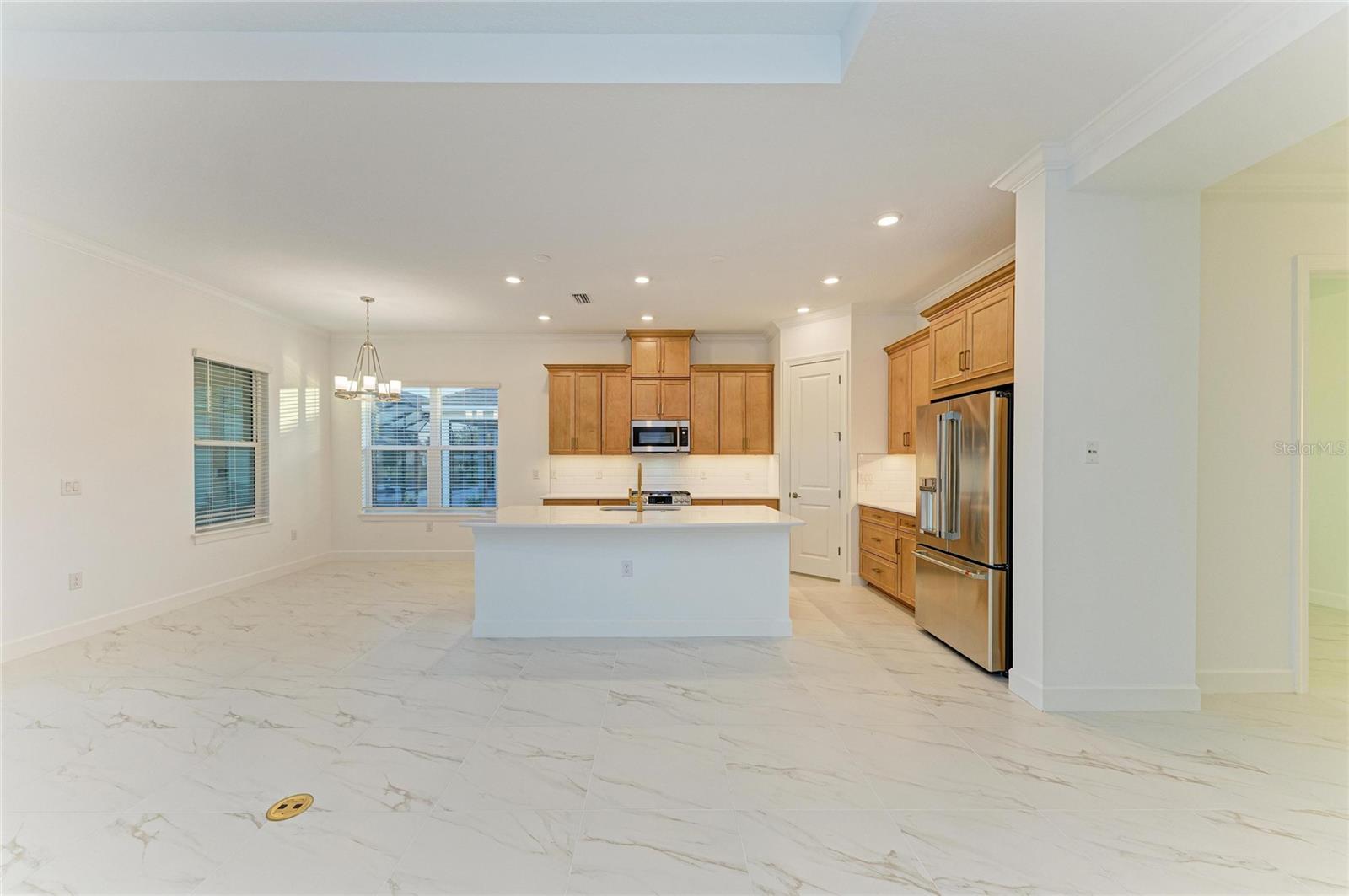 AZARIO ESPLANADE PH VIII - Residential