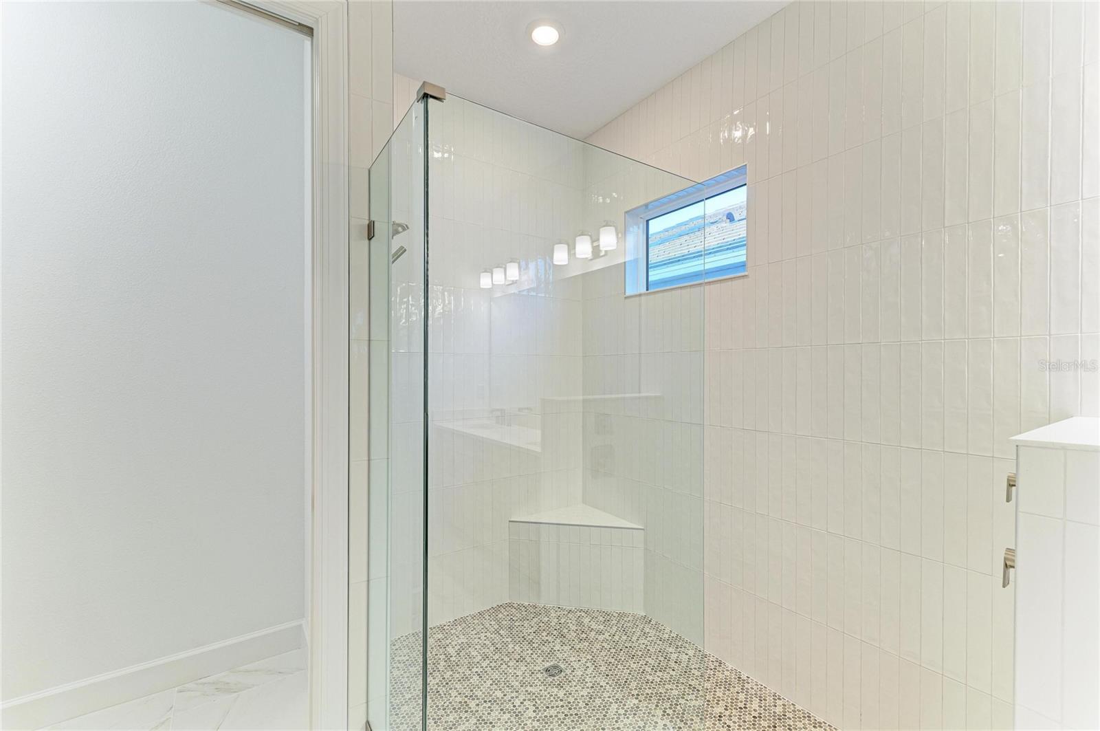 AZARIO ESPLANADE PH VIII - Residential