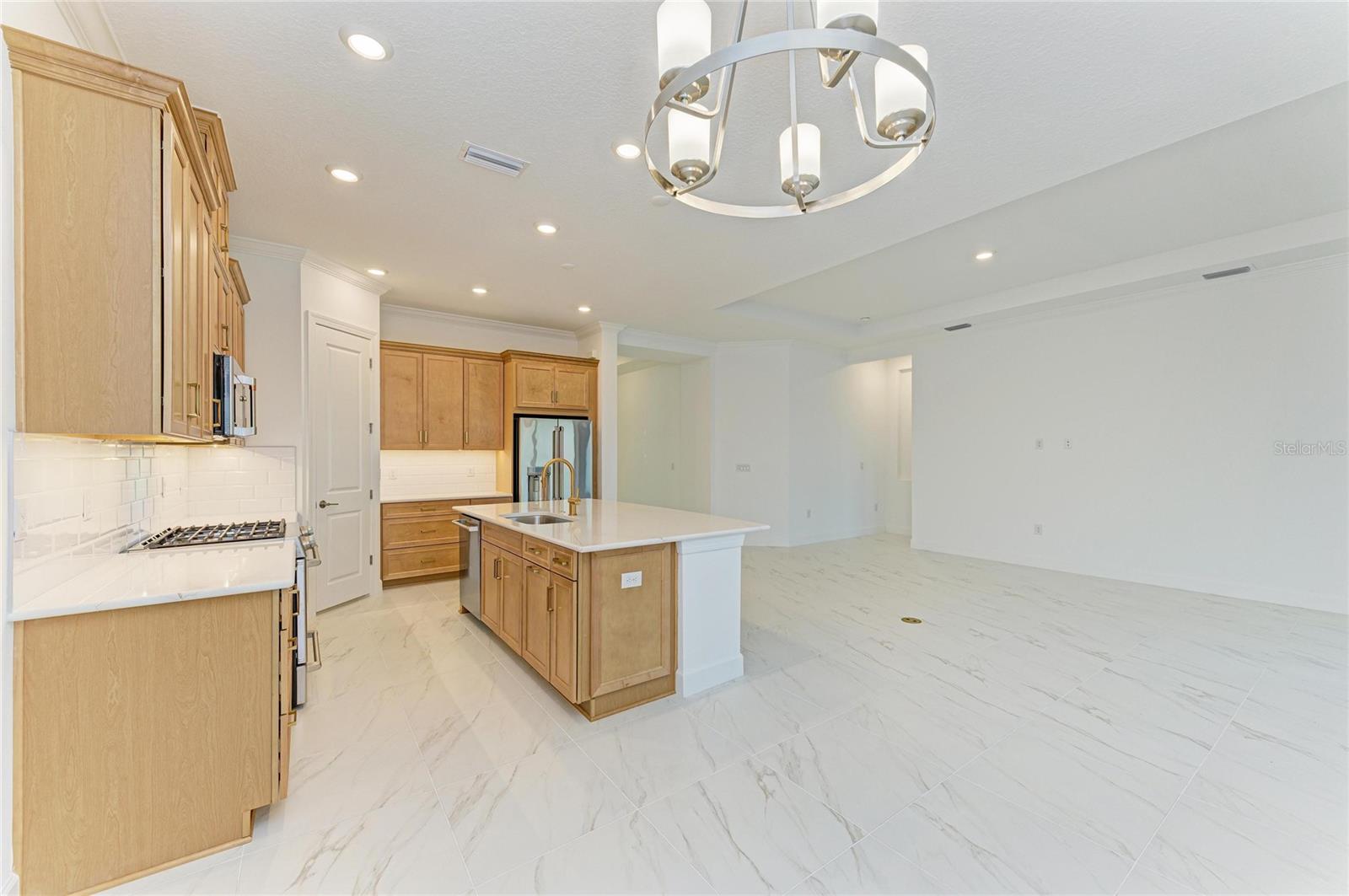 AZARIO ESPLANADE PH VIII - Residential