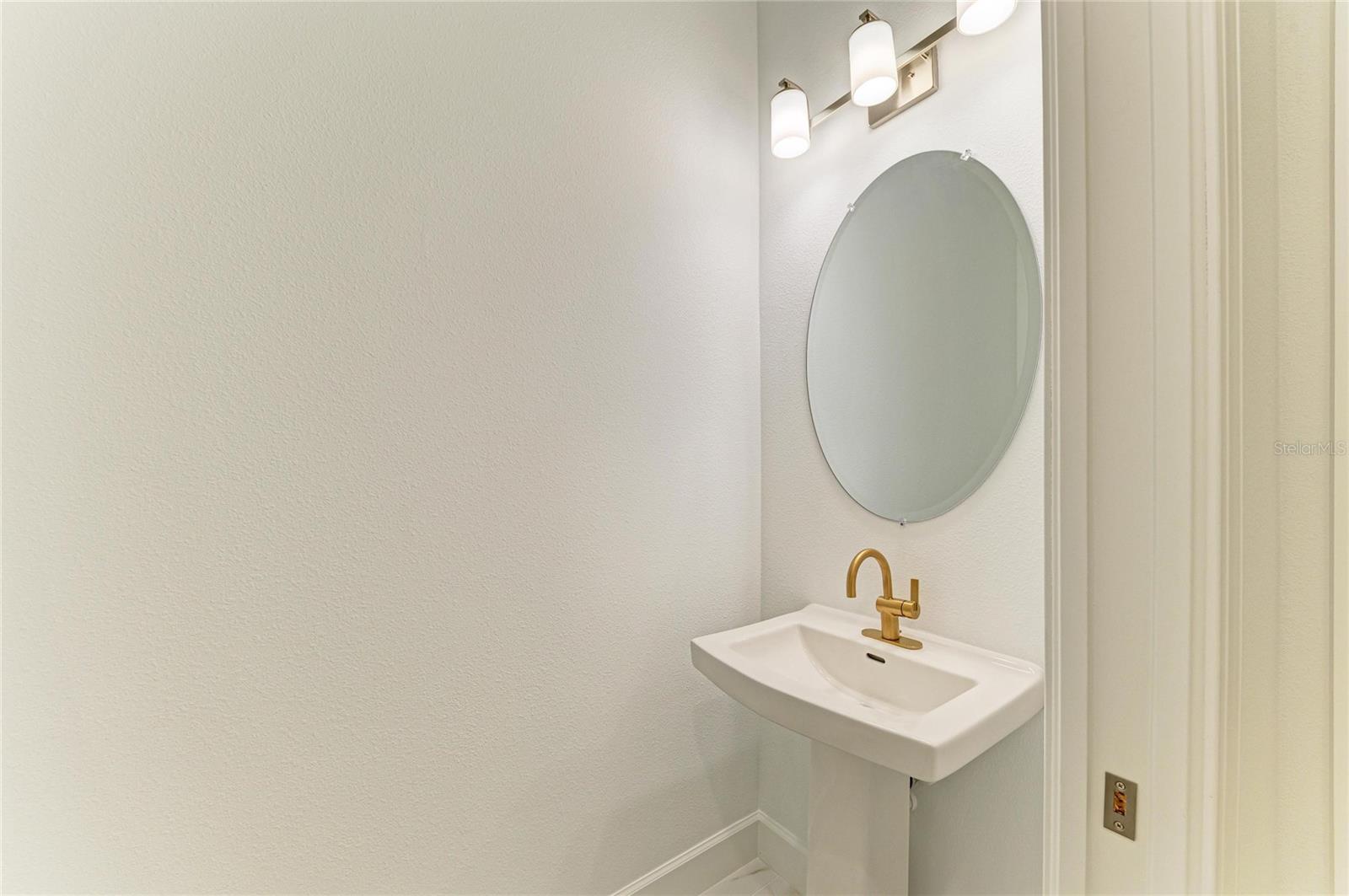 AZARIO ESPLANADE PH VIII - Residential