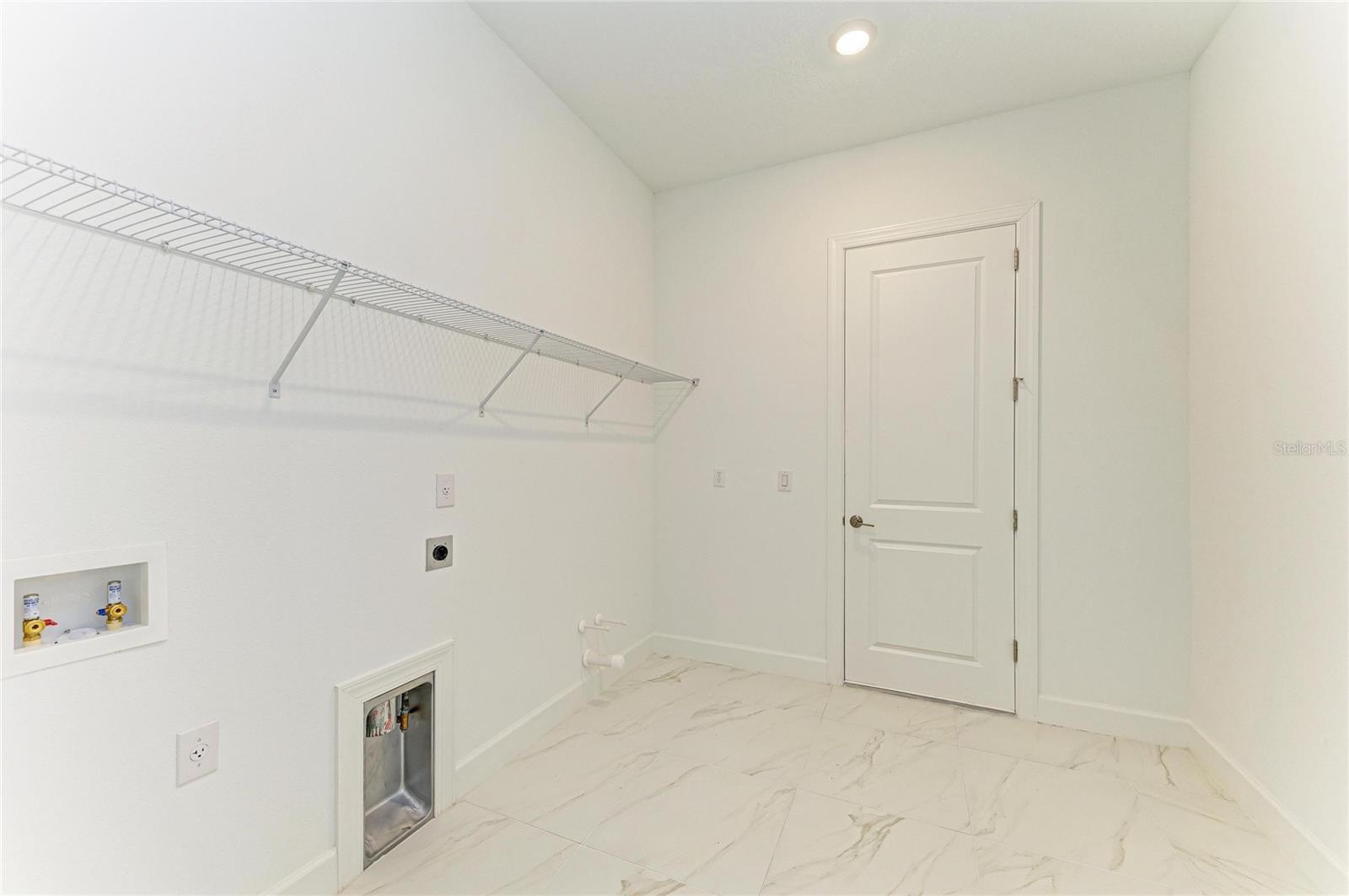 AZARIO ESPLANADE PH VIII - Residential