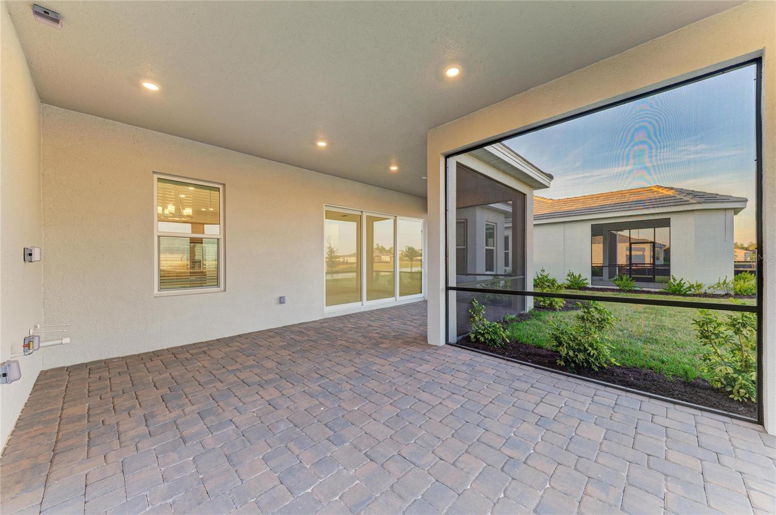 AZARIO ESPLANADE PH VIII - Residential