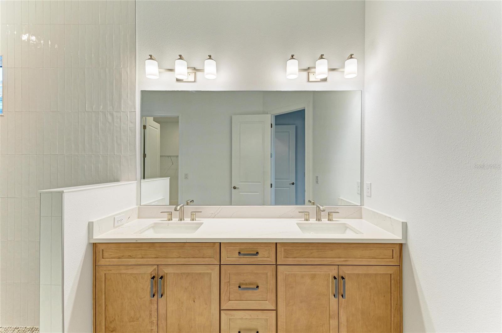 AZARIO ESPLANADE PH VIII - Residential