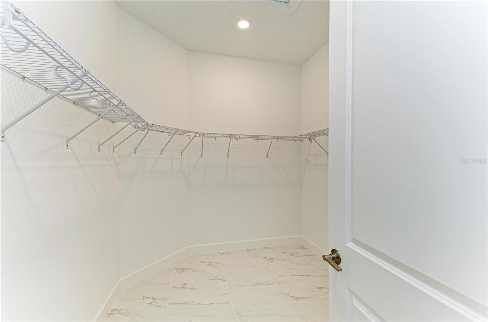 AZARIO ESPLANADE PH VIII - Residential