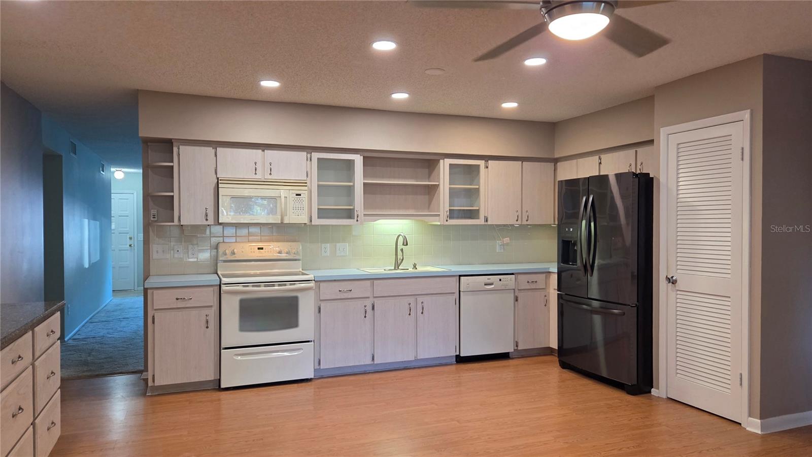 ON TOP OF THE WORLD - Residential