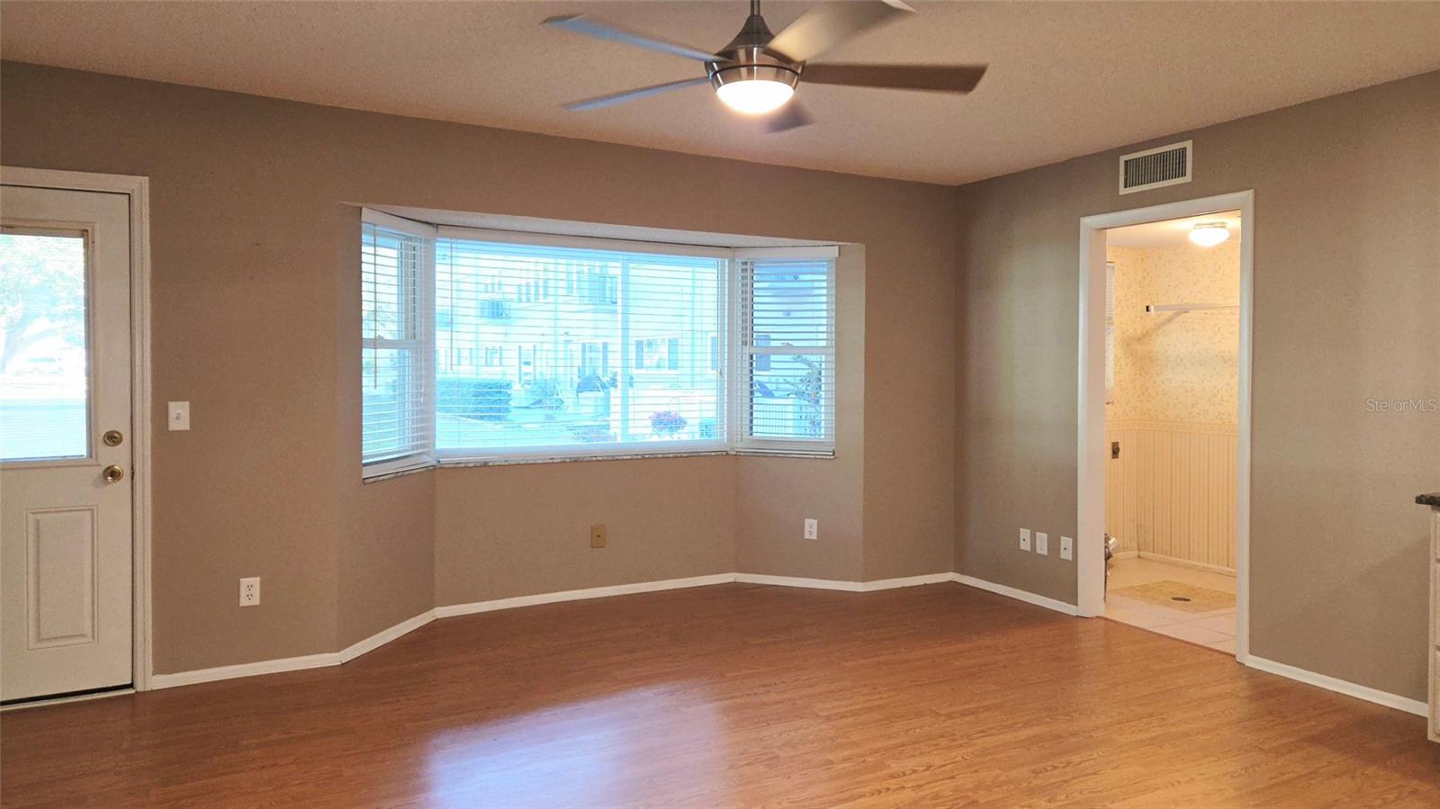 ON TOP OF THE WORLD - Residential