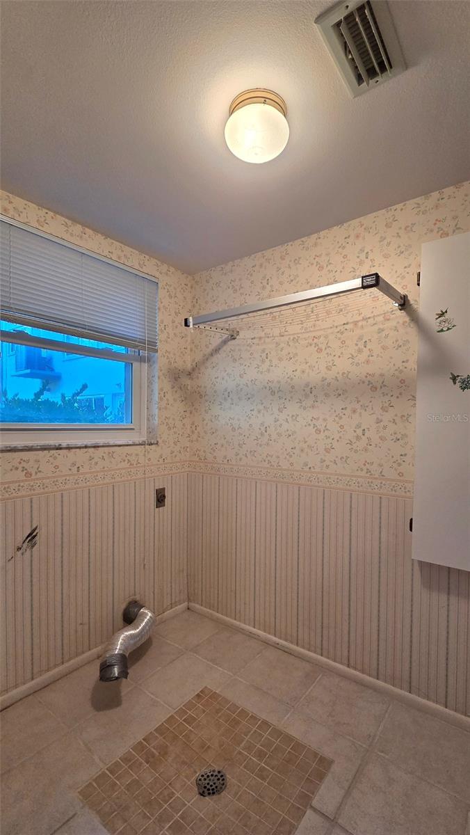 ON TOP OF THE WORLD - Residential