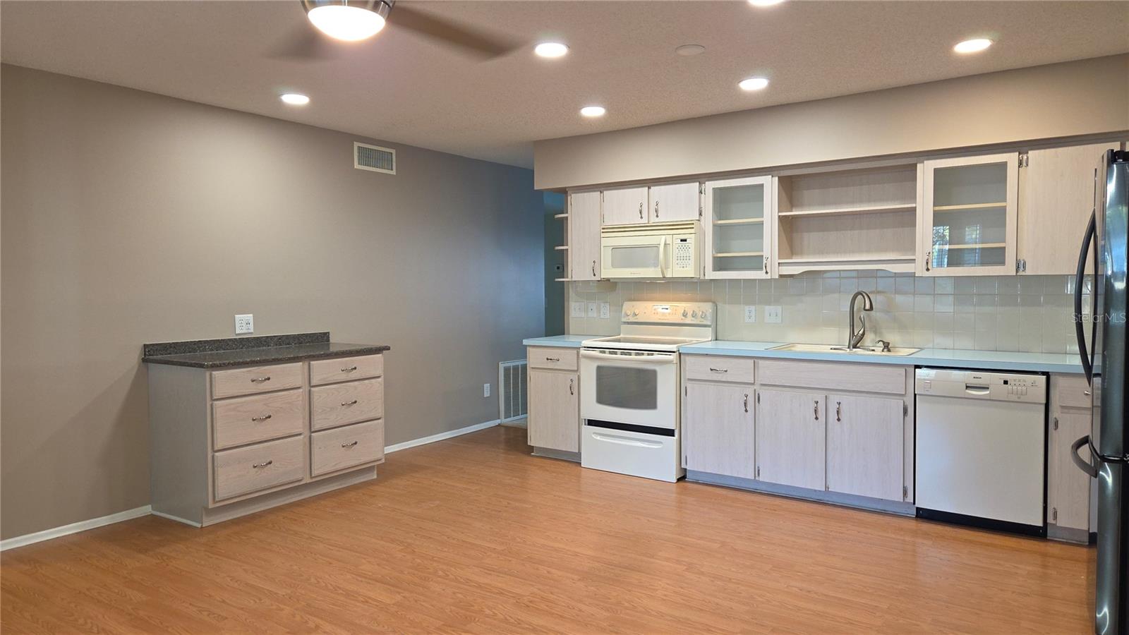 ON TOP OF THE WORLD - Residential