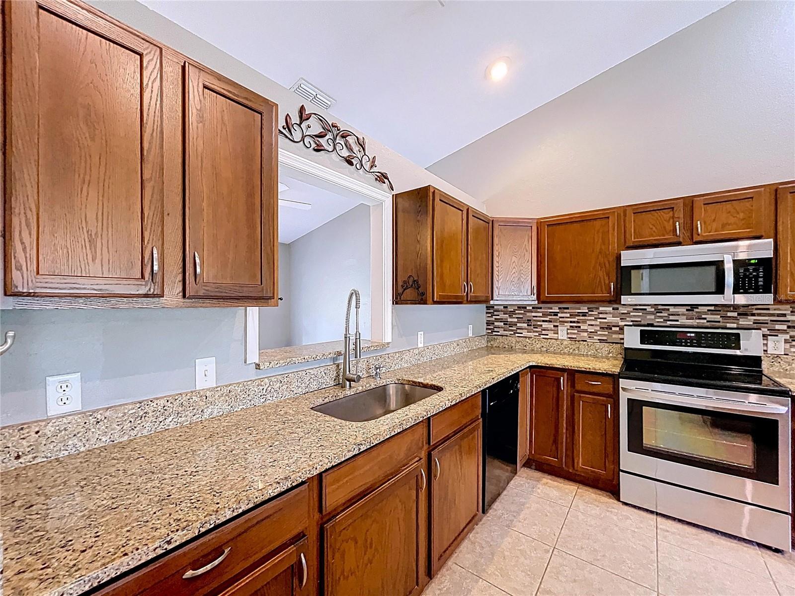 GARDENS PH 01 - Residential