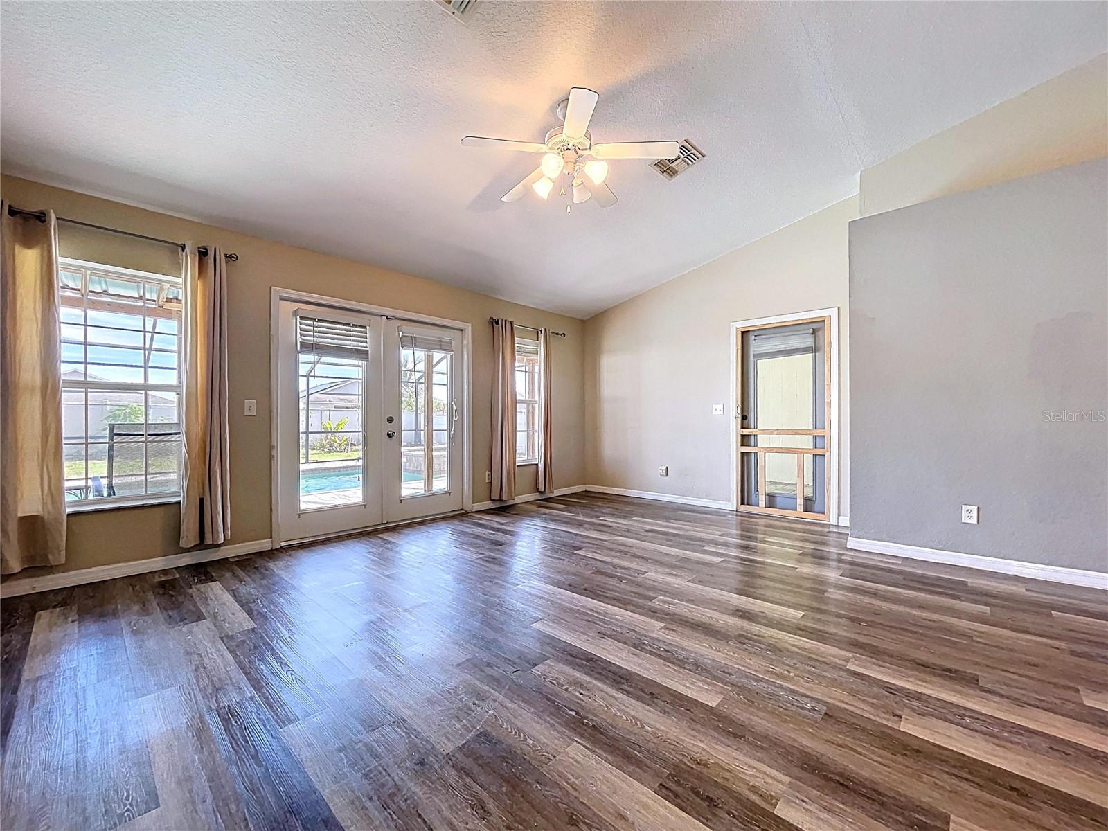 GARDENS PH 01 - Residential