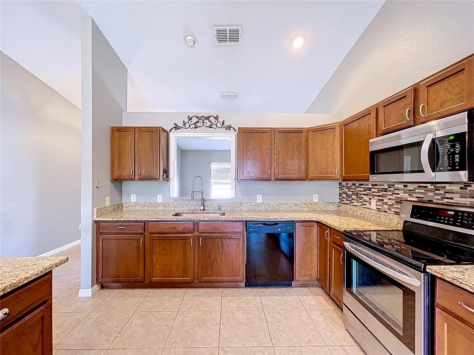 GARDENS PH 01 - Residential