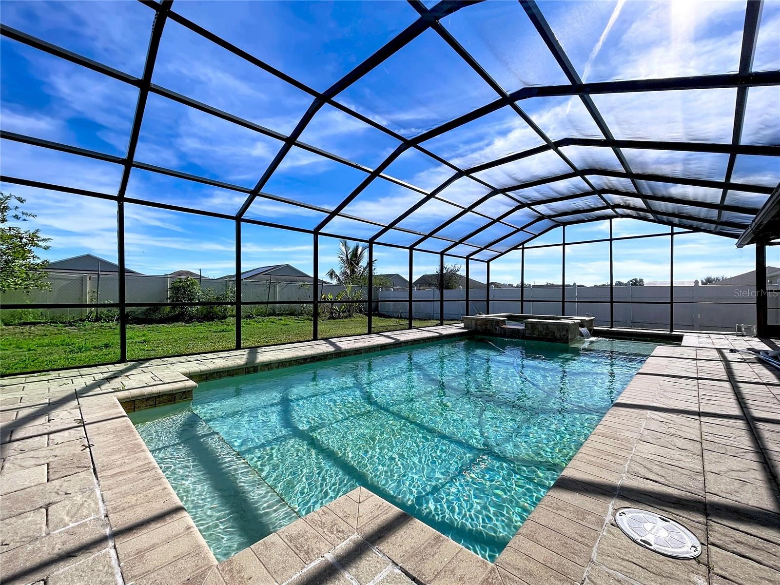 GARDENS PH 01 - Residential