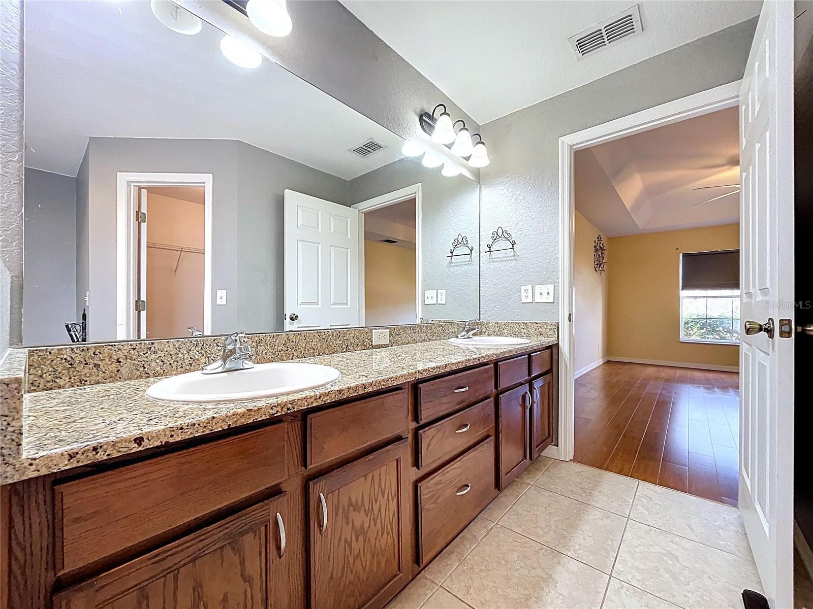 GARDENS PH 01 - Residential