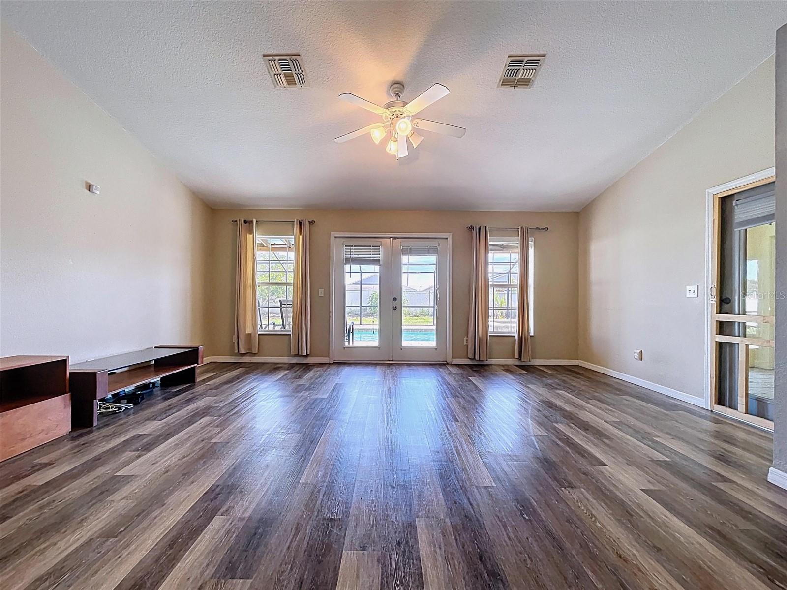 GARDENS PH 01 - Residential