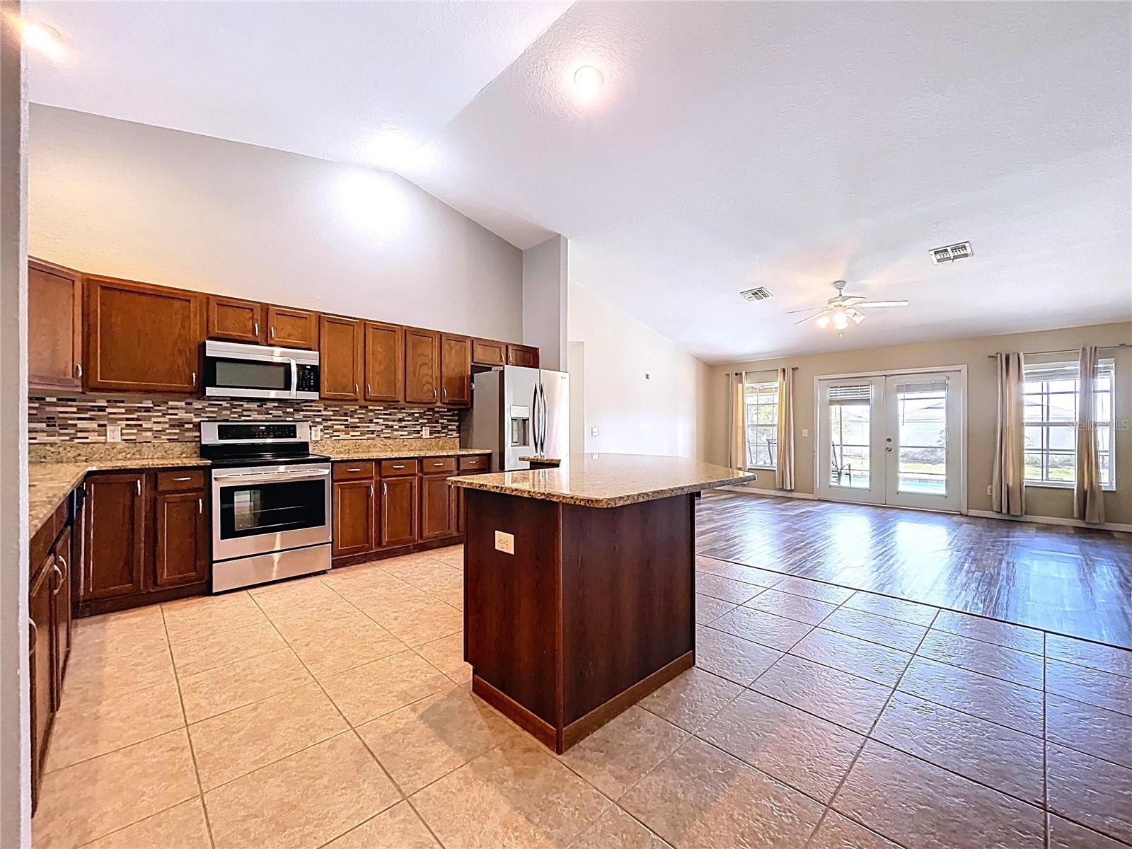 GARDENS PH 01 - Residential