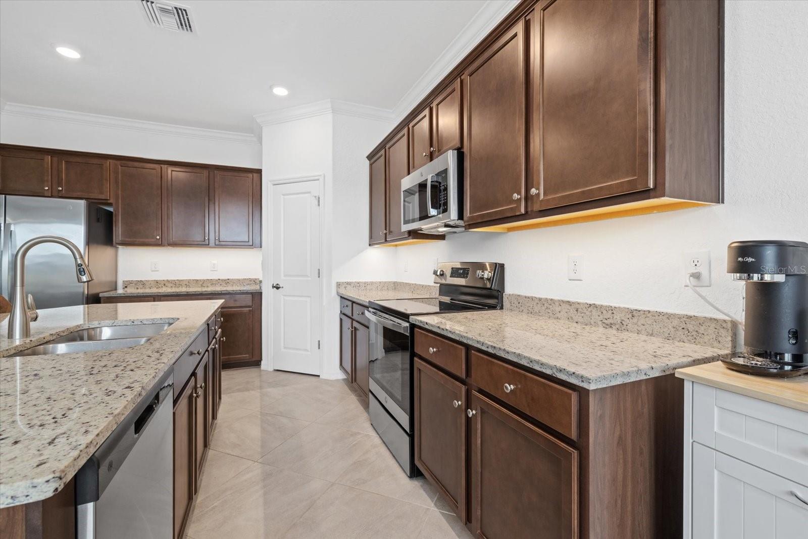 SARASOTA NATIONAL PH 13-B - Residential