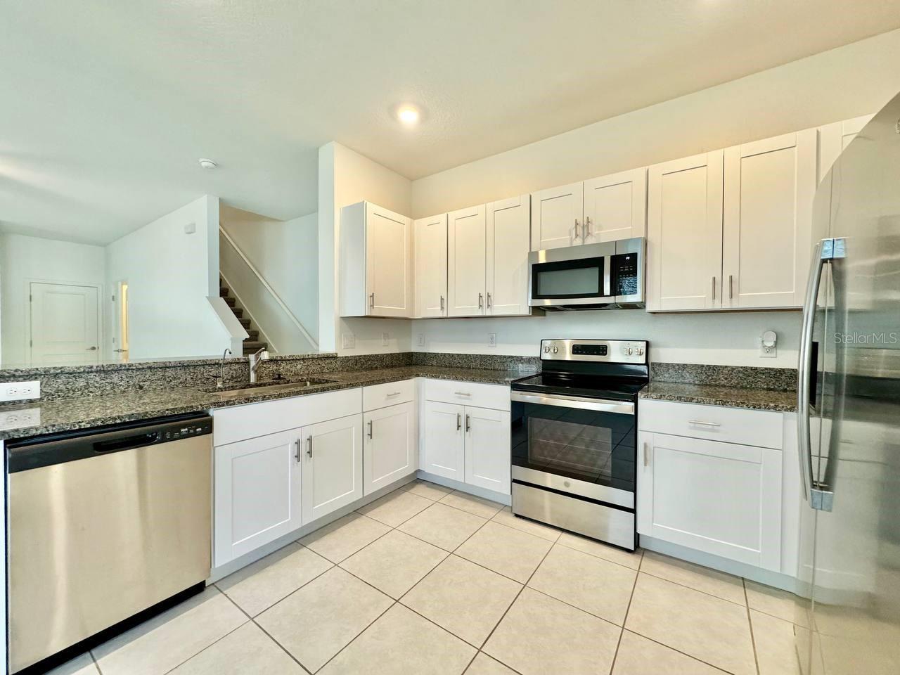 TOWNES/LK THOMAS PH 1 - Residential Lease