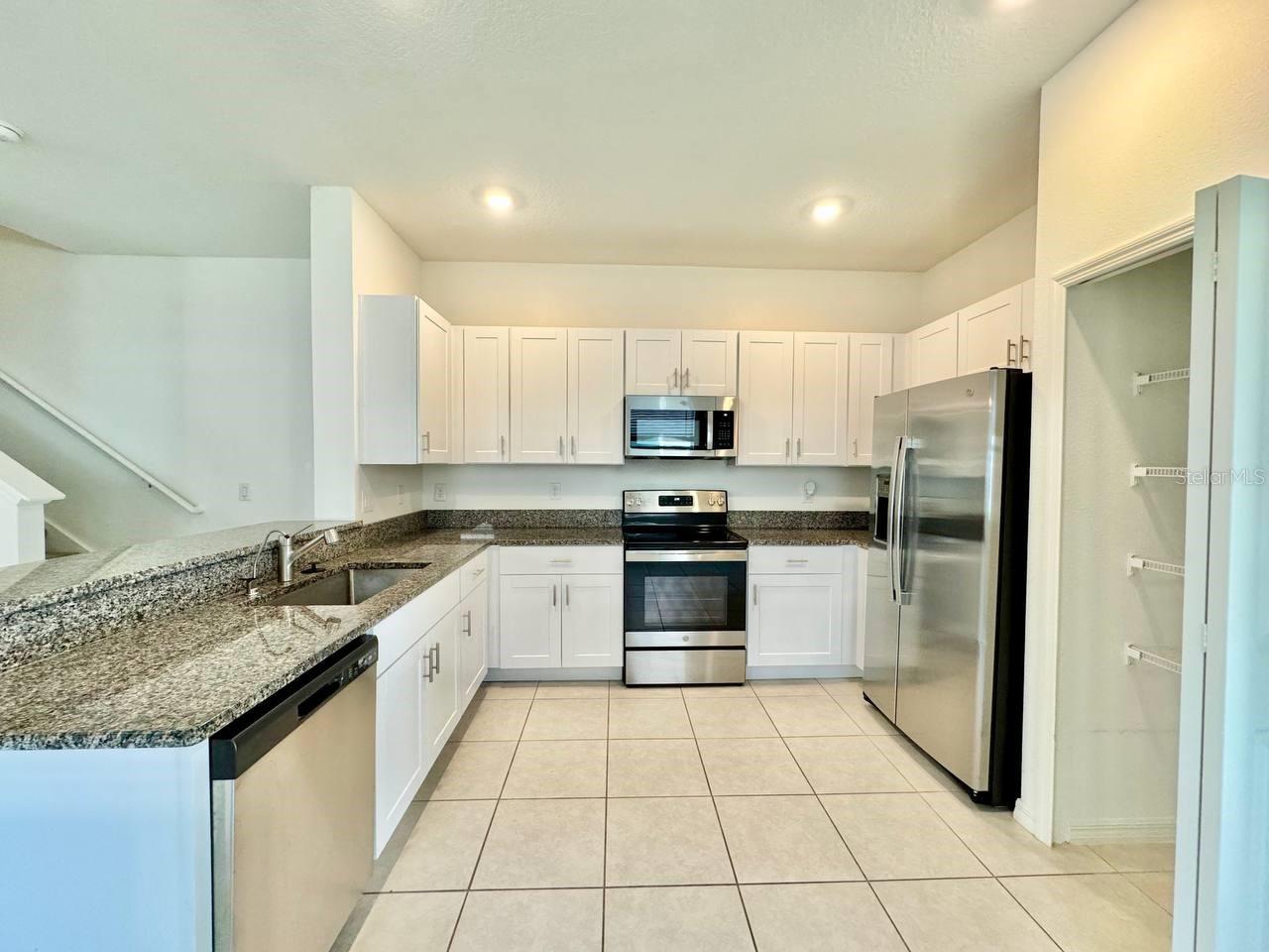 TOWNES/LK THOMAS PH 1 - Residential Lease