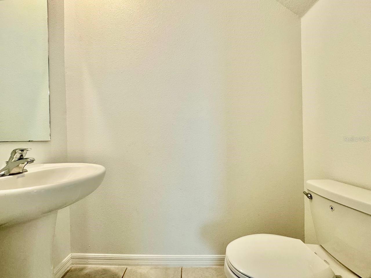 TOWNES/LK THOMAS PH 1 - Residential Lease