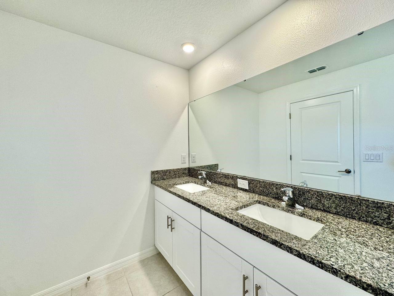 TOWNES/LK THOMAS PH 1 - Residential Lease