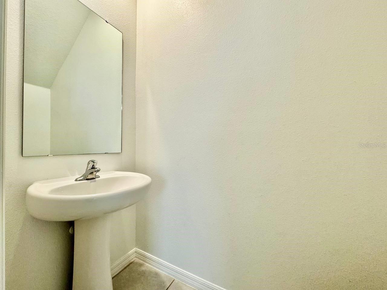 TOWNES/LK THOMAS PH 1 - Residential Lease