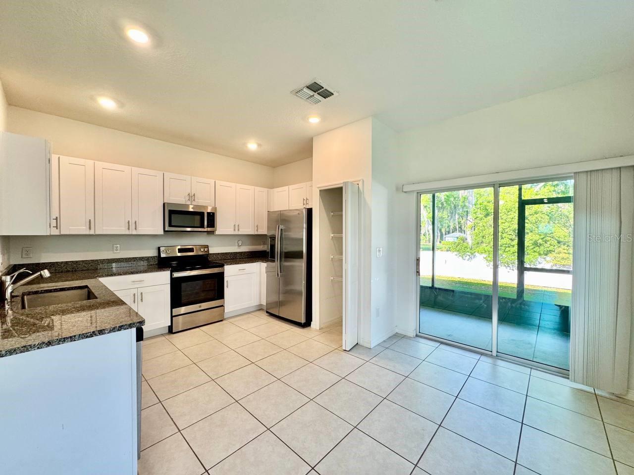 TOWNES/LK THOMAS PH 1 - Residential Lease