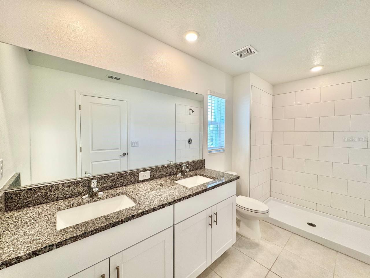 TOWNES/LK THOMAS PH 1 - Residential Lease