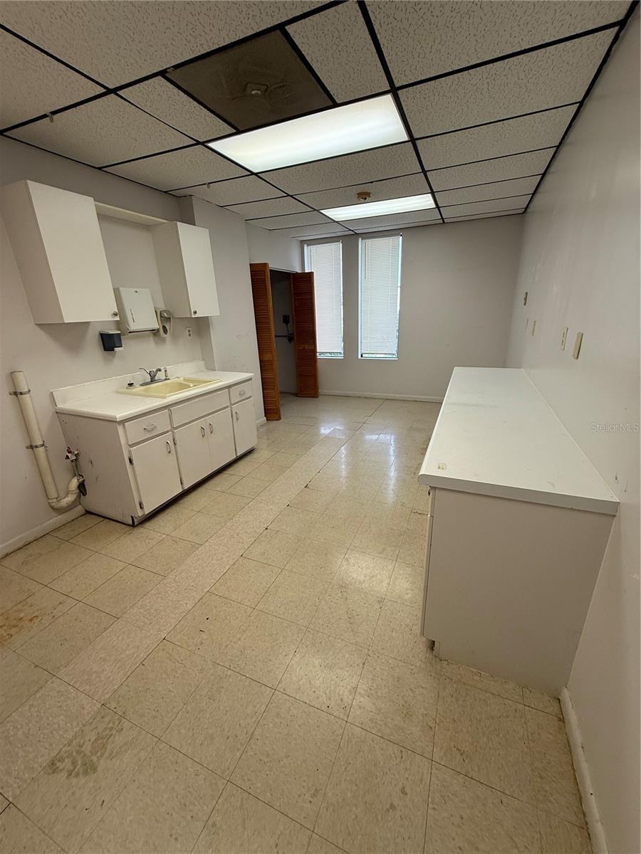 CUSTOM COMMERCE CENTER - Commercial Lease