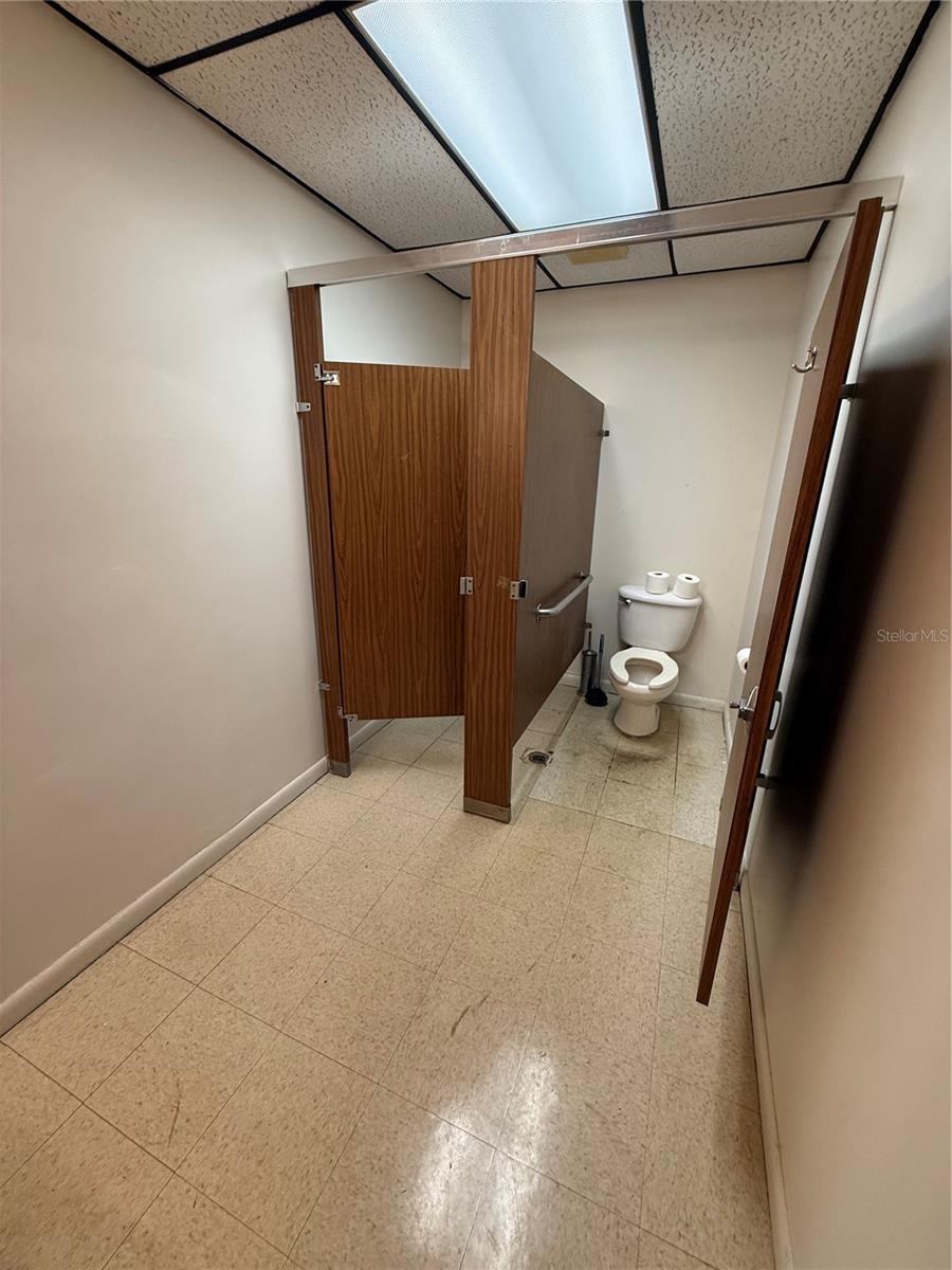 CUSTOM COMMERCE CENTER - Commercial Lease