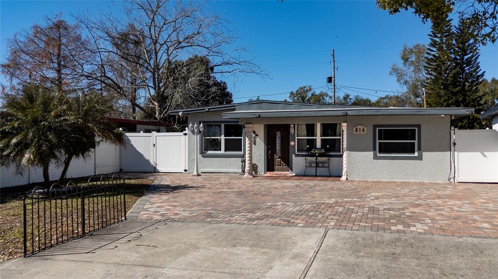 Photo of 814 Irwin Drive, Orlando, FL 32807 (MLS # O6380034)