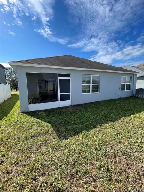 A home in WINTER HAVEN