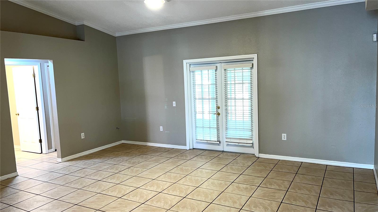 FOX LAKES - Residential Lease