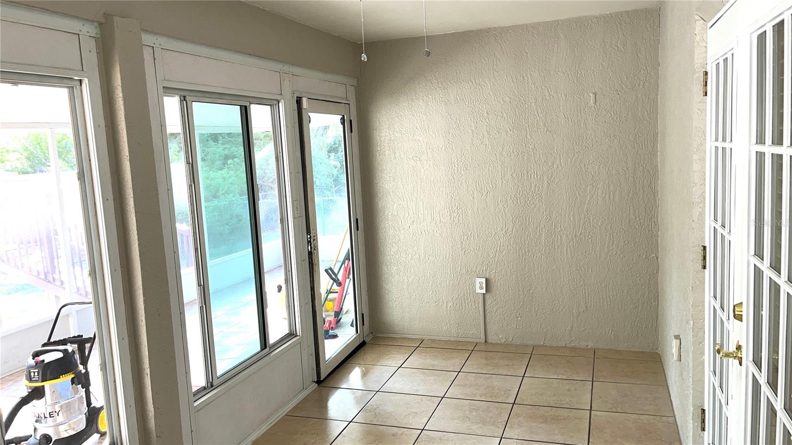 FOX LAKES - Residential Lease