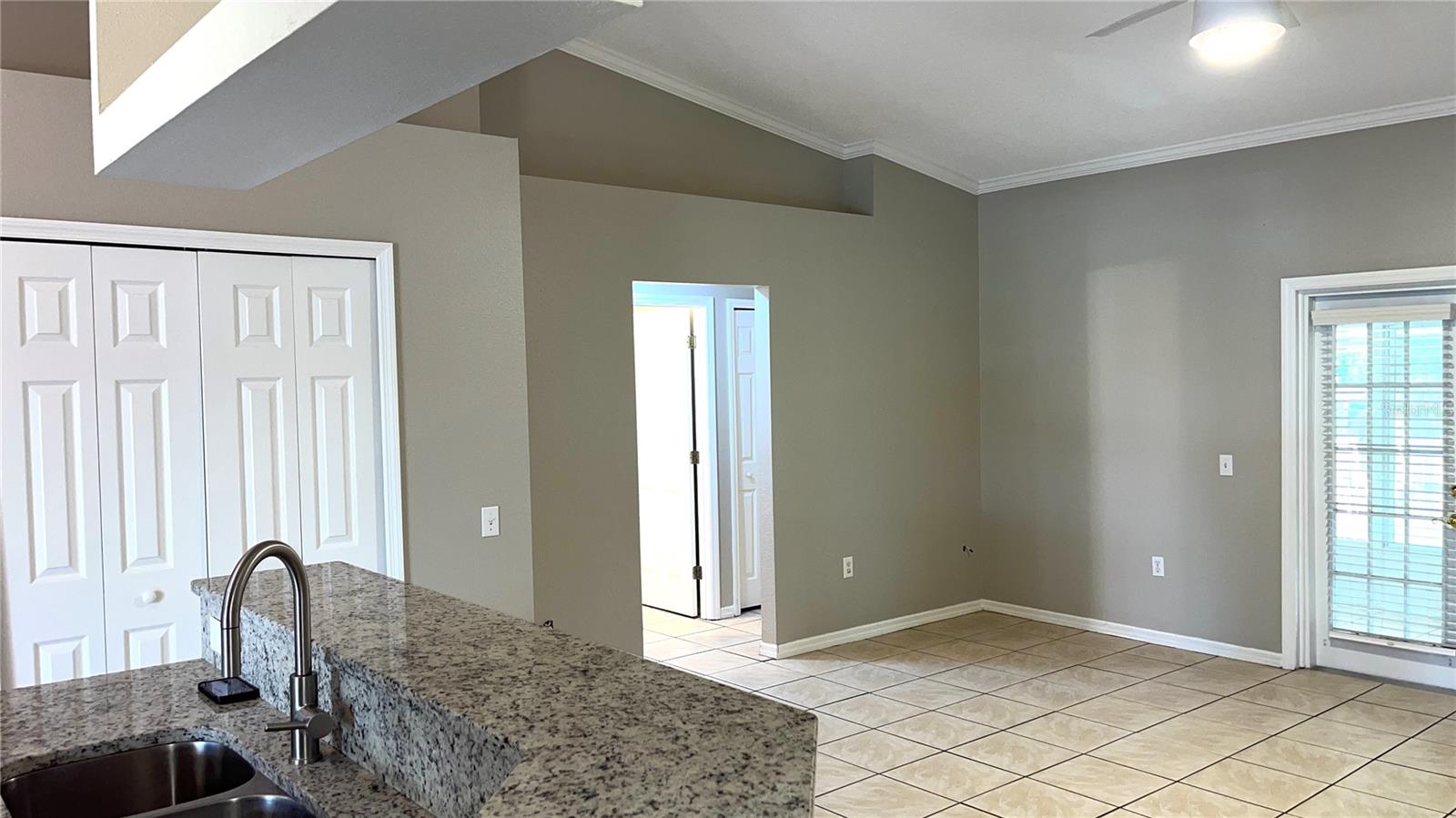 FOX LAKES - Residential Lease