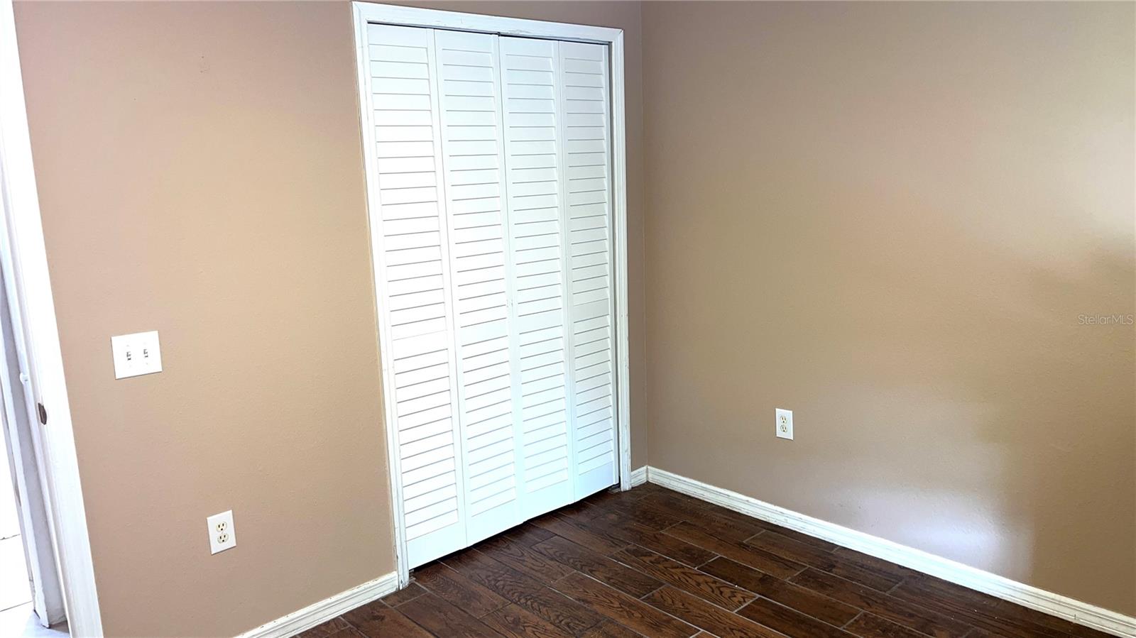 FOX LAKES - Residential Lease