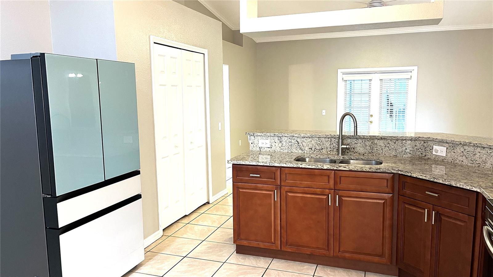 FOX LAKES - Residential Lease