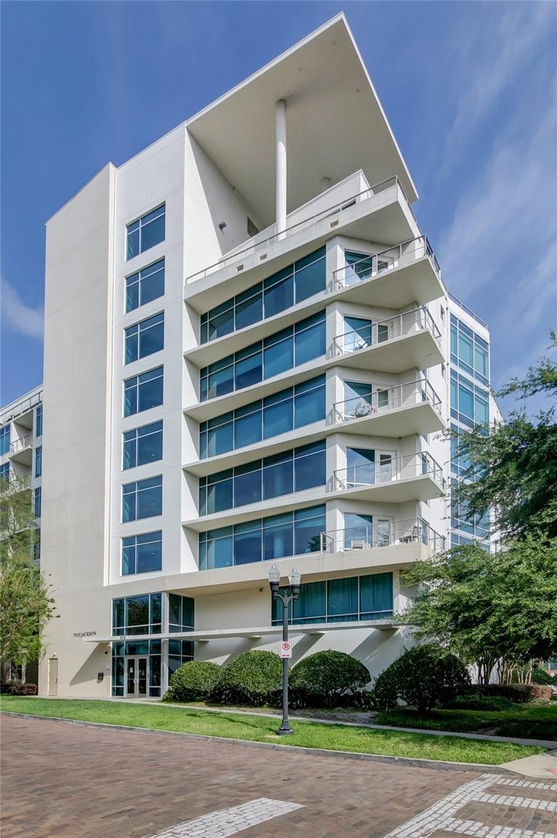 Photo of 525 E Jackson Street #704, Orlando, FL 32801 (MLS # O6440221)