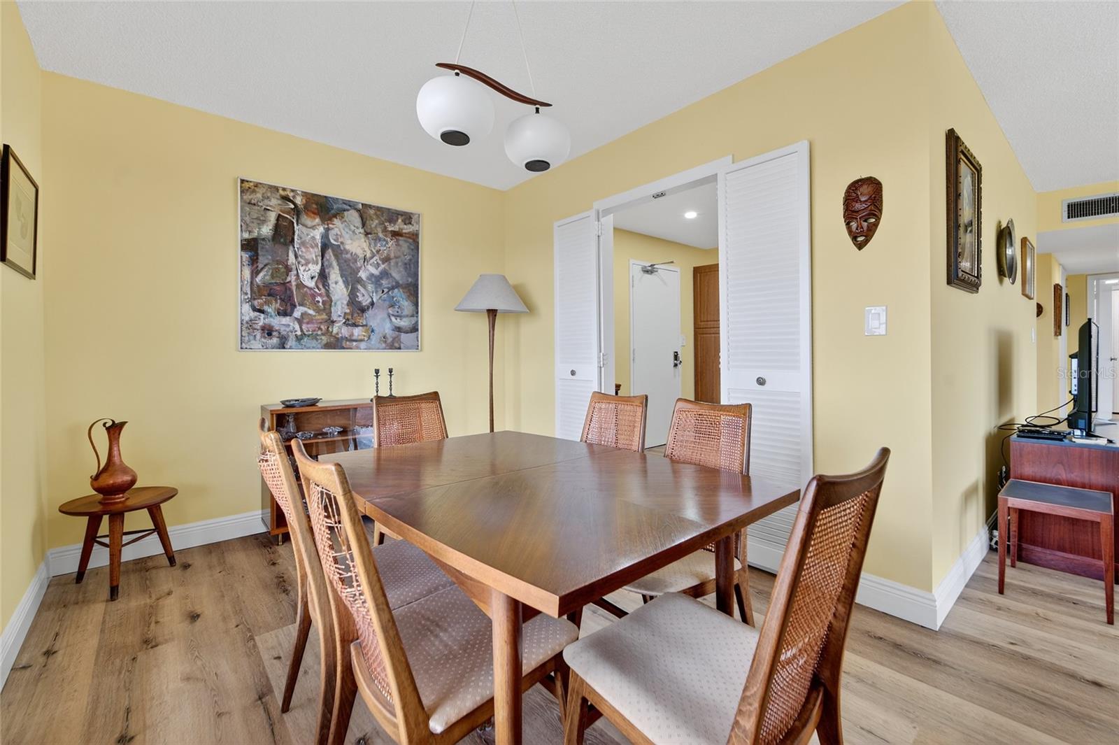 COUNTRY CLUB TOWER OF CORAL - Residential