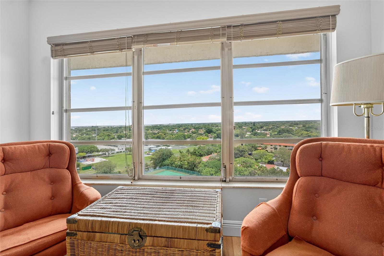 COUNTRY CLUB TOWER OF CORAL - Residential