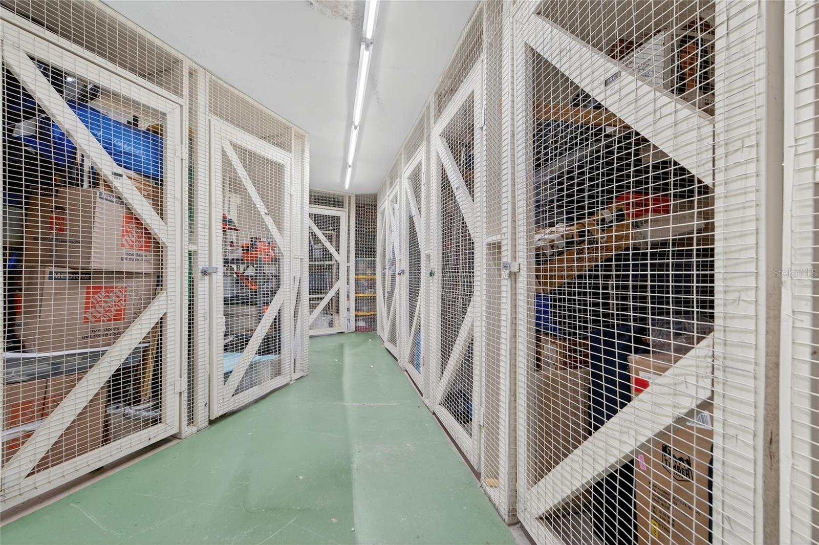 COUNTRY CLUB TOWER OF CORAL - Residential