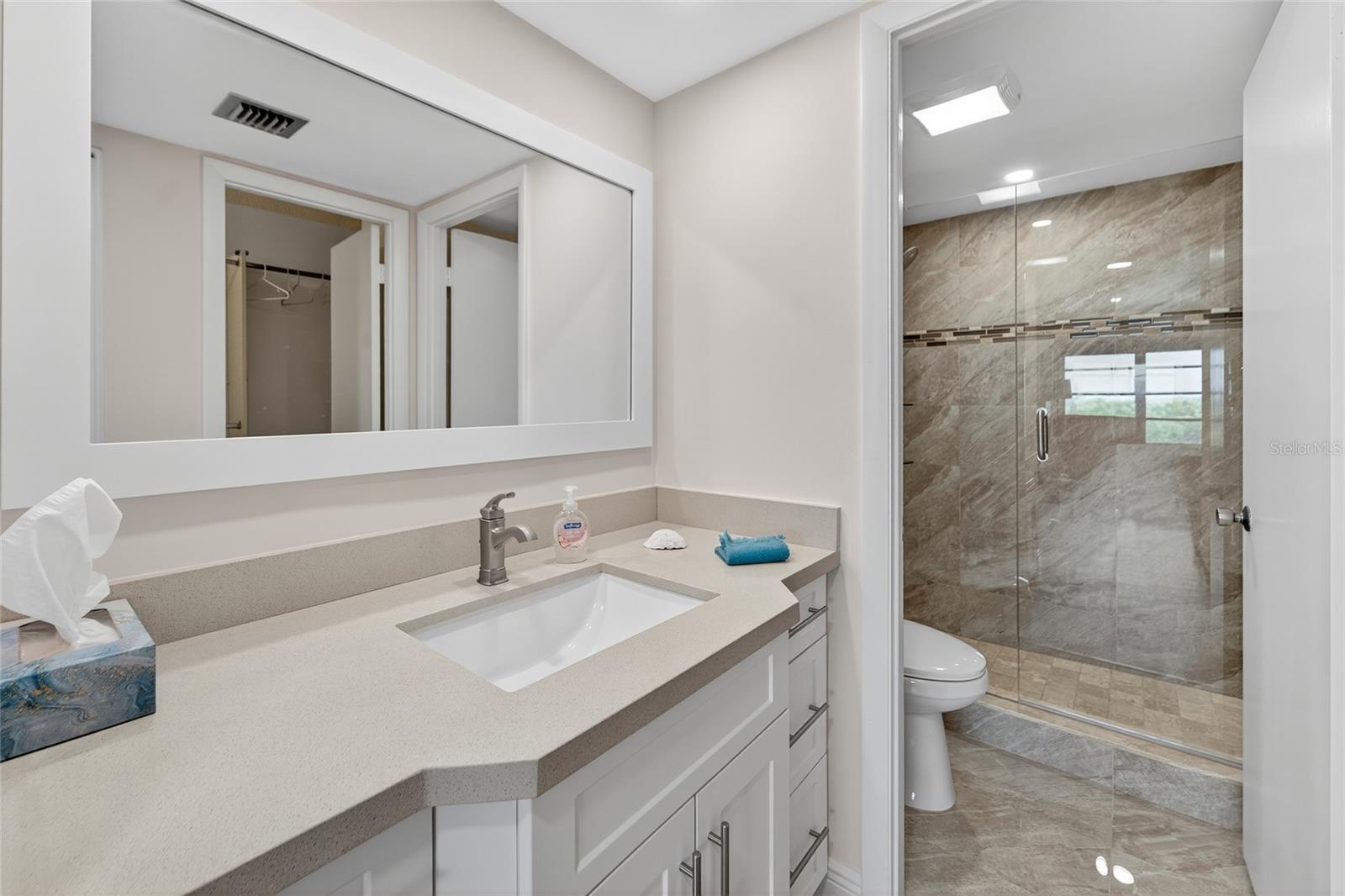 COUNTRY CLUB TOWER OF CORAL - Residential