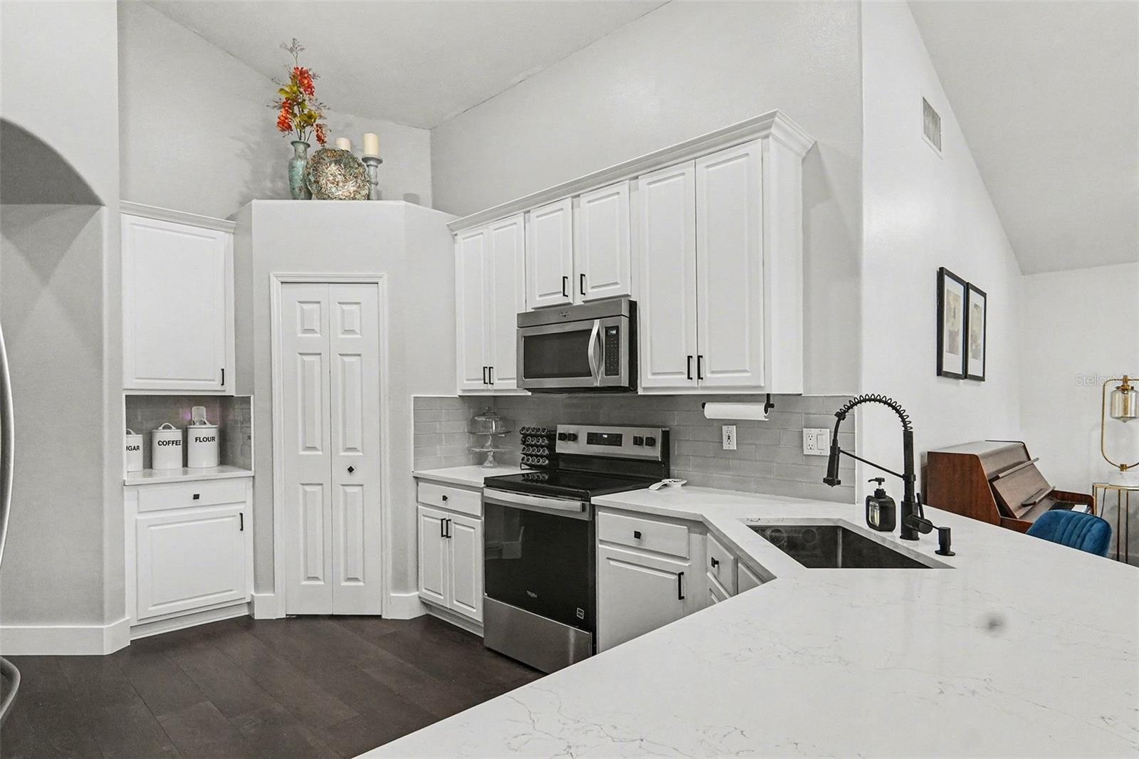 SANCTUARY PH 02 - Residential