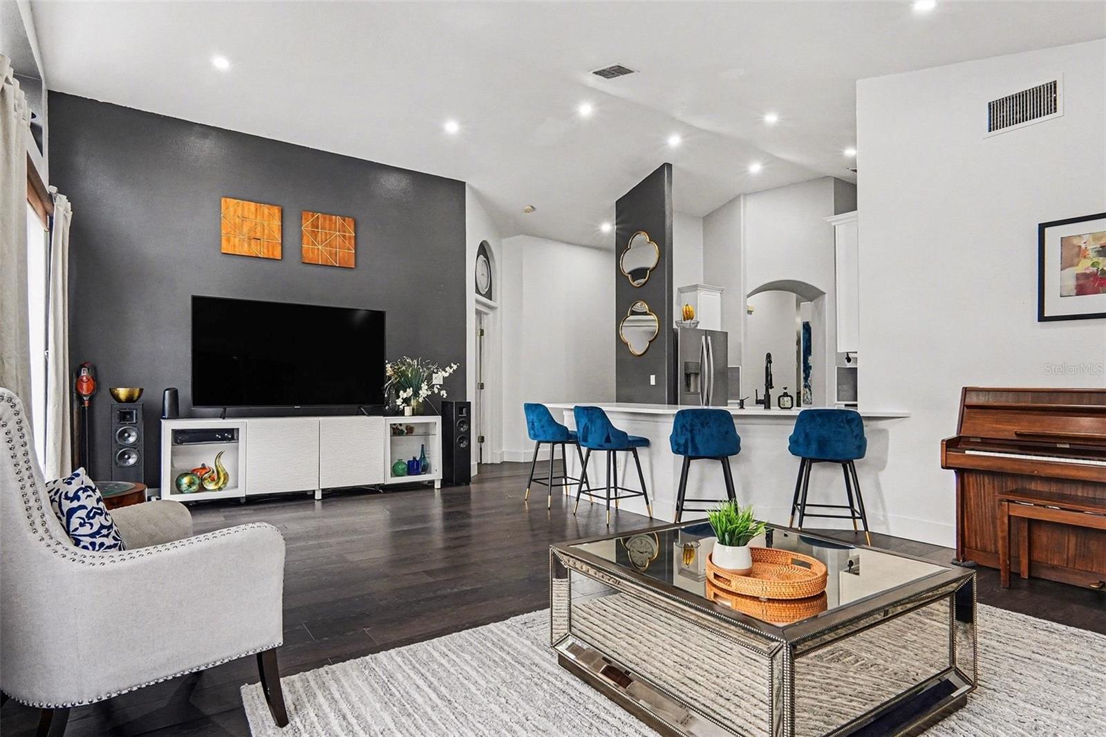 SANCTUARY PH 02 - Residential